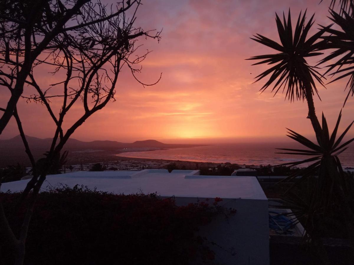 Beautiful Small Bungalow, Amazing Views And Garden Famara Eksteriør bilde