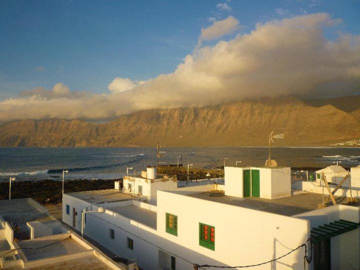 Beautiful Small Bungalow, Amazing Views And Garden Famara Eksteriør bilde