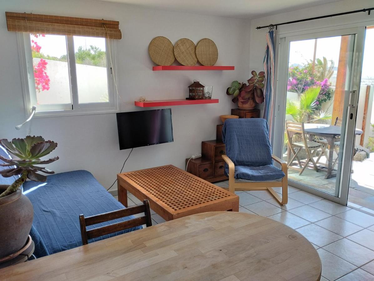 Beautiful Small Bungalow, Amazing Views And Garden Famara Eksteriør bilde