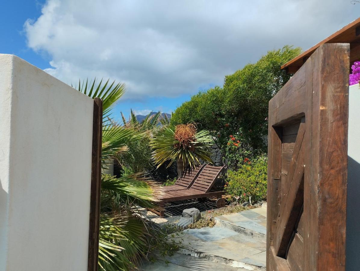 Beautiful Small Bungalow, Amazing Views And Garden Famara Eksteriør bilde
