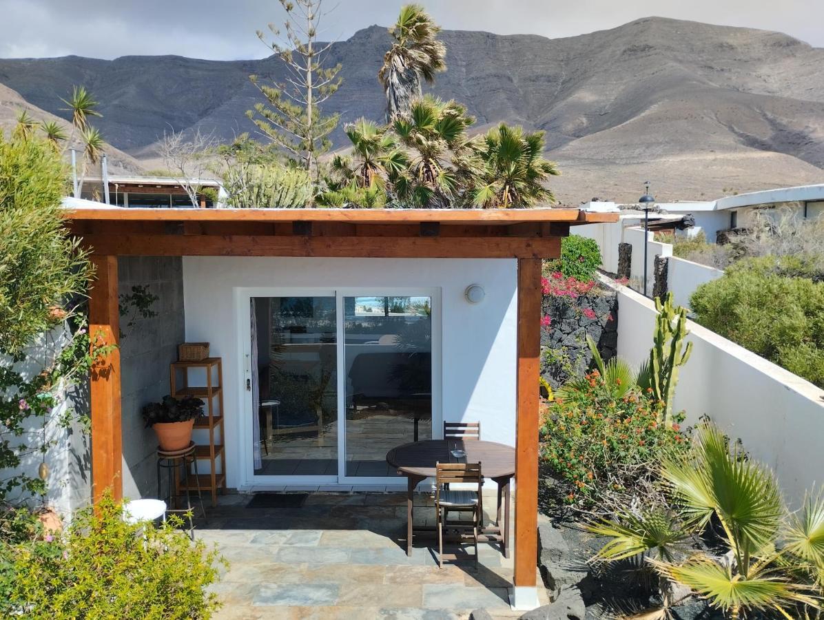 Beautiful Small Bungalow, Amazing Views And Garden Famara Eksteriør bilde