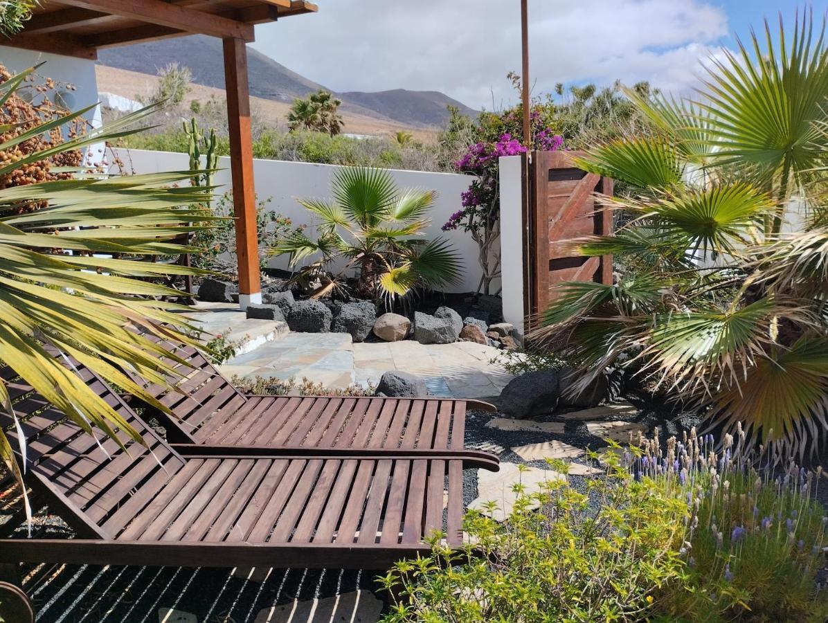 Beautiful Small Bungalow, Amazing Views And Garden Famara Eksteriør bilde
