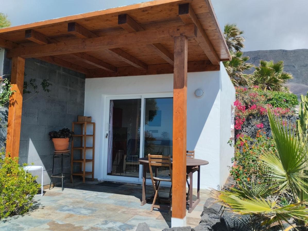 Beautiful Small Bungalow, Amazing Views And Garden Famara Eksteriør bilde